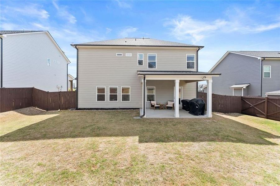 Exterior details and patio area of a home in , Gainesville (Image 27).