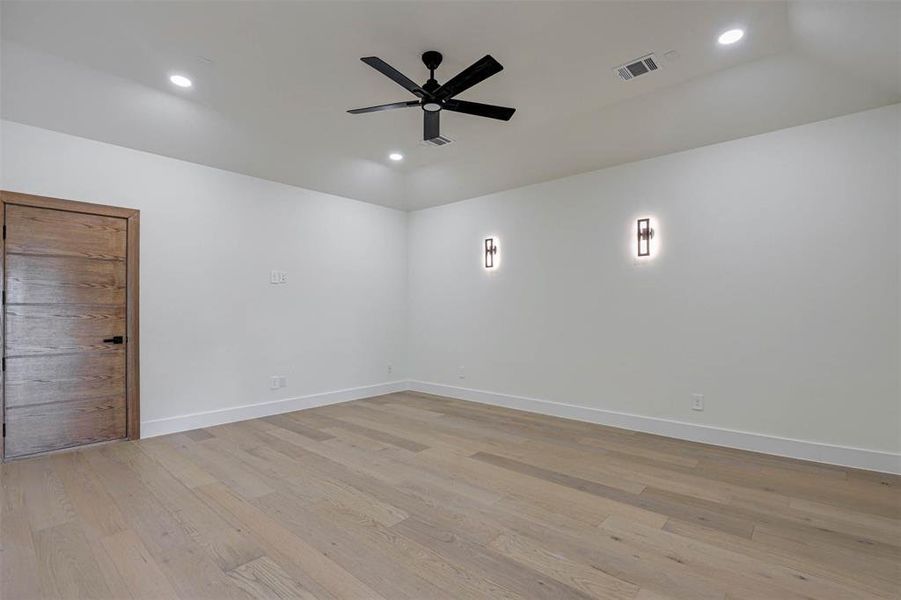 Spacious, unfurnished interior of a new home in , Keller (Image 31).