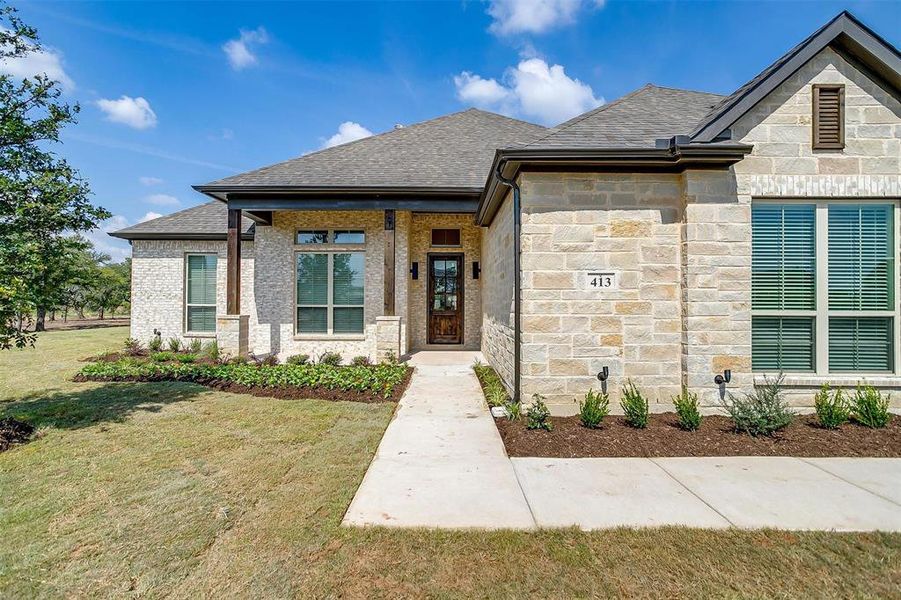 View of front facade with a front lawn