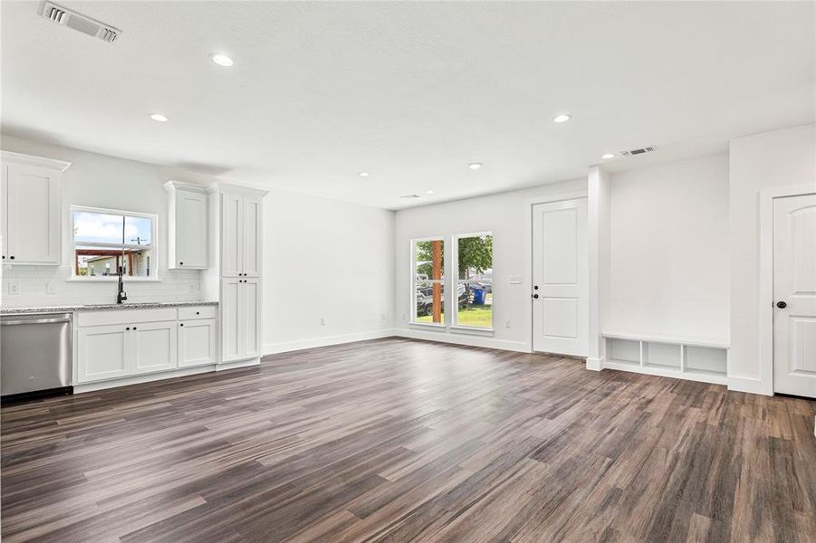 Spacious, unfurnished interior of a new home in , Whitesboro (Image 21). Spacious, unfurnished interior of a new home in , Whitesboro (Image 21).