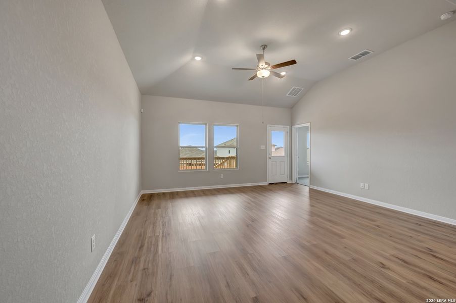Spacious, unfurnished interior of a new home in Hunters Ranch, San Antonio (Image 35).