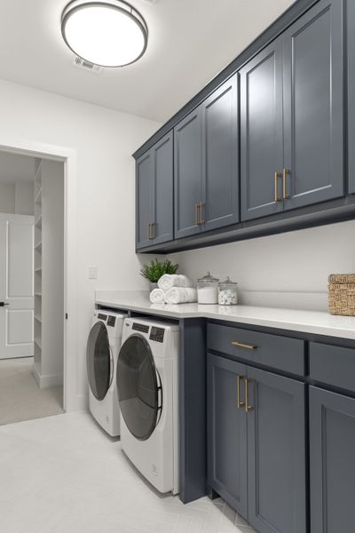 Representative furnished interior of a home built from the 6051 by Tradition Homes in StarView, Prosper (Image 38).