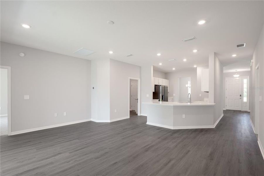 Spacious, unfurnished interior of a new home in Cypress Ridge Ranch, Wimauma (Image 15).