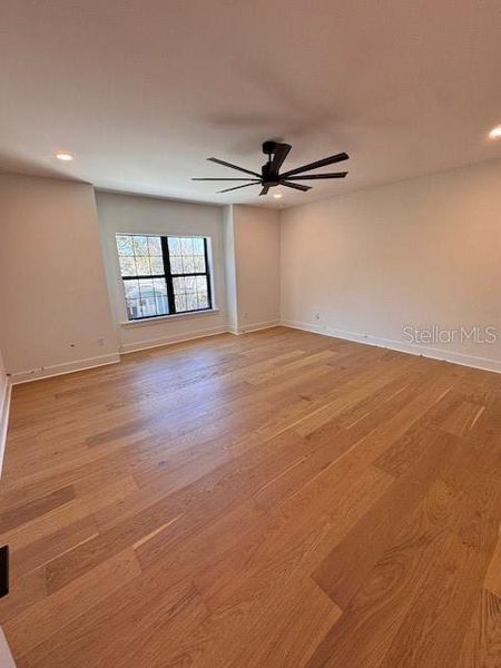 Spacious, unfurnished interior of a new home in , Tampa (Image 12).