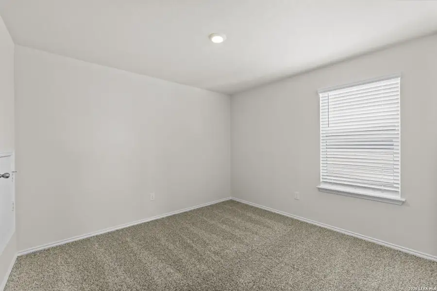 Spacious, unfurnished interior of a new home in Laurel Vistas, San Antonio (Image 32).