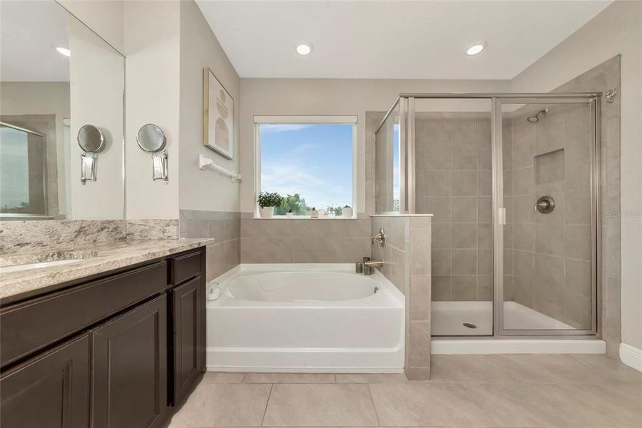 Furnished interior view inside a new home in , Apollo Beach (Image 58).