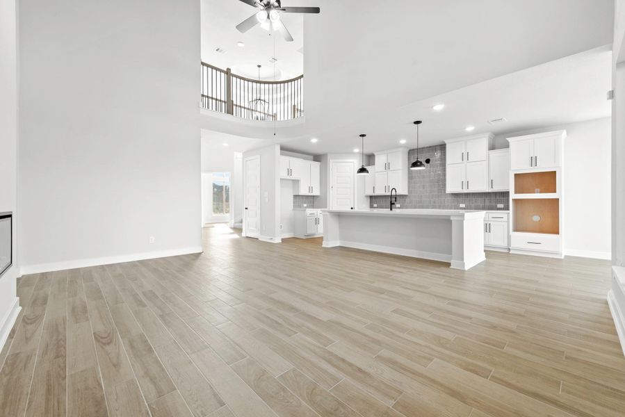 Representative image. Features, specifications, selections and colors may vary.