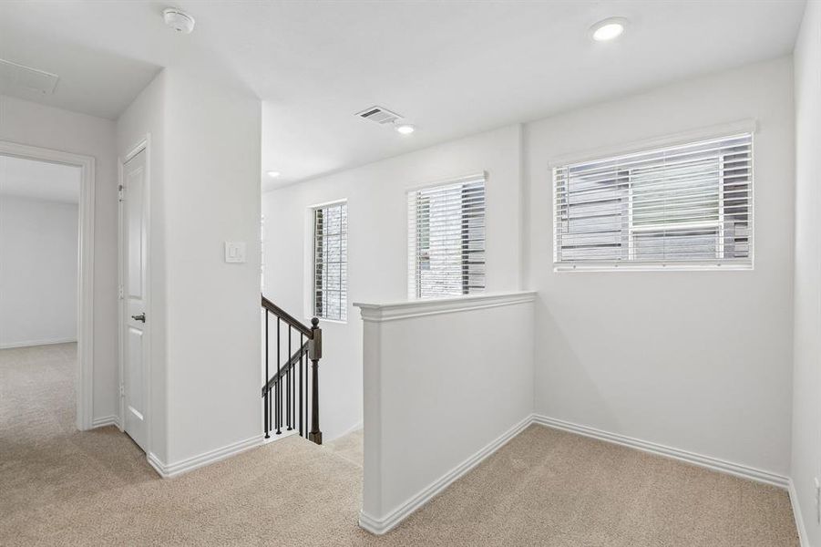 Spacious, unfurnished interior of a new home in Oak Ridge Park, Corinth (Image 22).