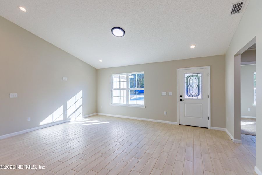 Spacious, unfurnished interior of a new home in , Keystone Heights (Image 10).