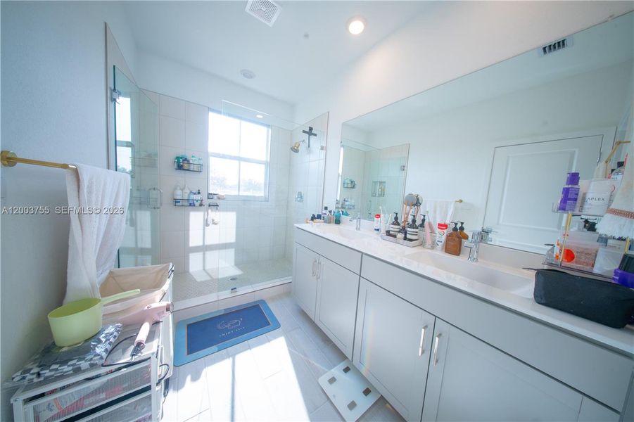 Furnished interior view inside a new home in , Pembroke Pines (Image 40).