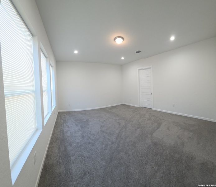 Spacious, unfurnished interior of a new home in , San Antonio (Image 21).