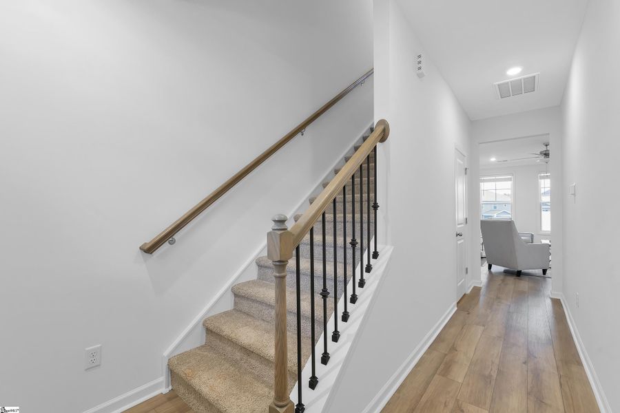 Spacious, unfurnished interior of a new home in Sedona, Greenville (Image 17).