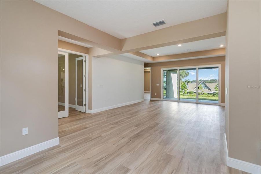 Spacious, unfurnished interior of a new home in , Clermont (Image 23).