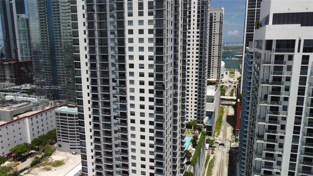 Condo located in Miami, FL showcasing its design and architecture (Image 26).