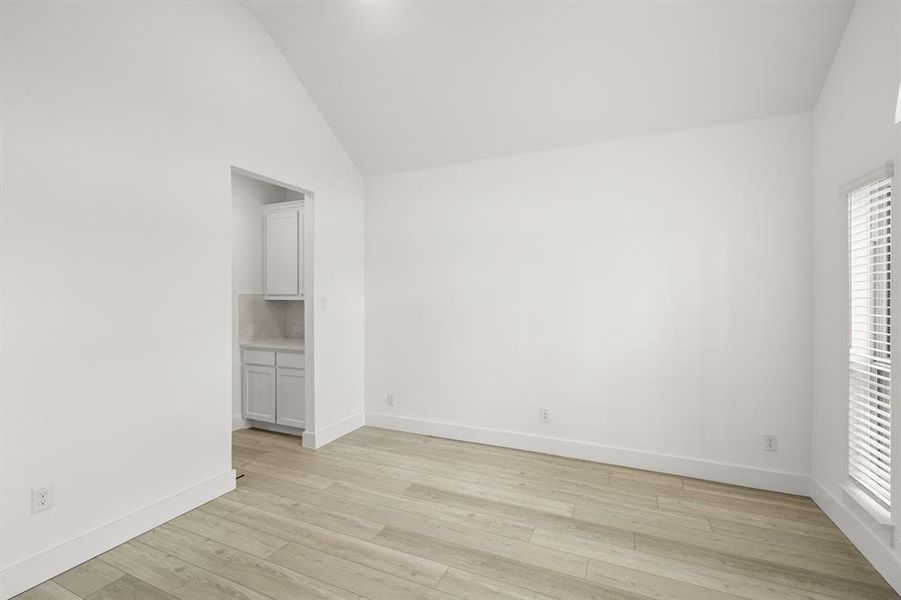 2412 Sparrow- Flex Space-1