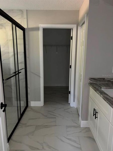 Spacious, unfurnished interior of a new home in , Dunnellon (Image 24).