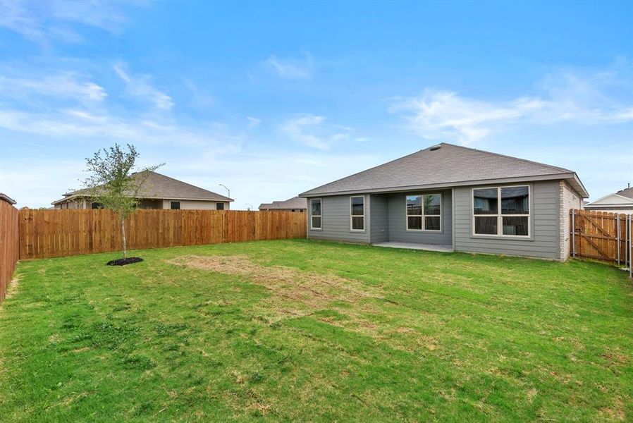 Exterior details and patio area of a home in Highlands at Chapel Creek, Fort Worth (Image 2).