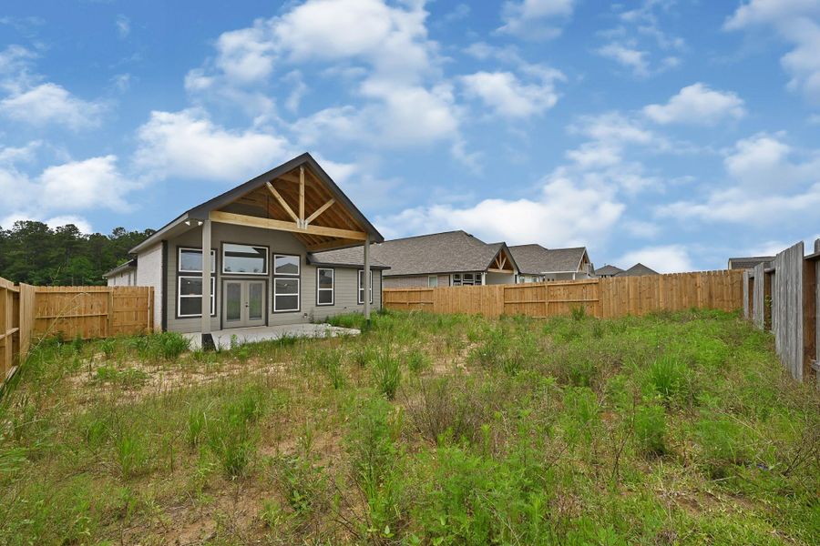 Exterior details and patio area of a home in , Anahuac (Image 3).