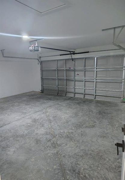 Spacious, unfurnished interior of a new home in , Ocala (Image 10).