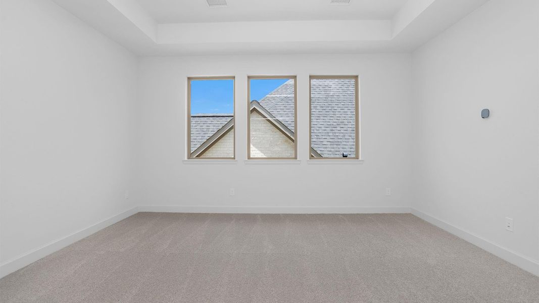 Spacious, unfurnished interior of a new home in Grange 60', Katy (Image 3).