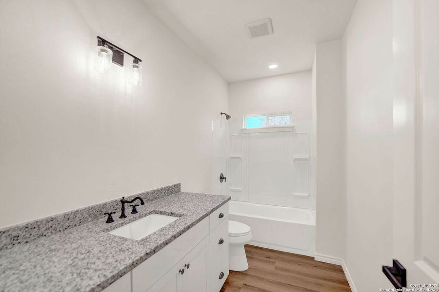 Furnished interior view inside a new home in , Hondo (Image 12).