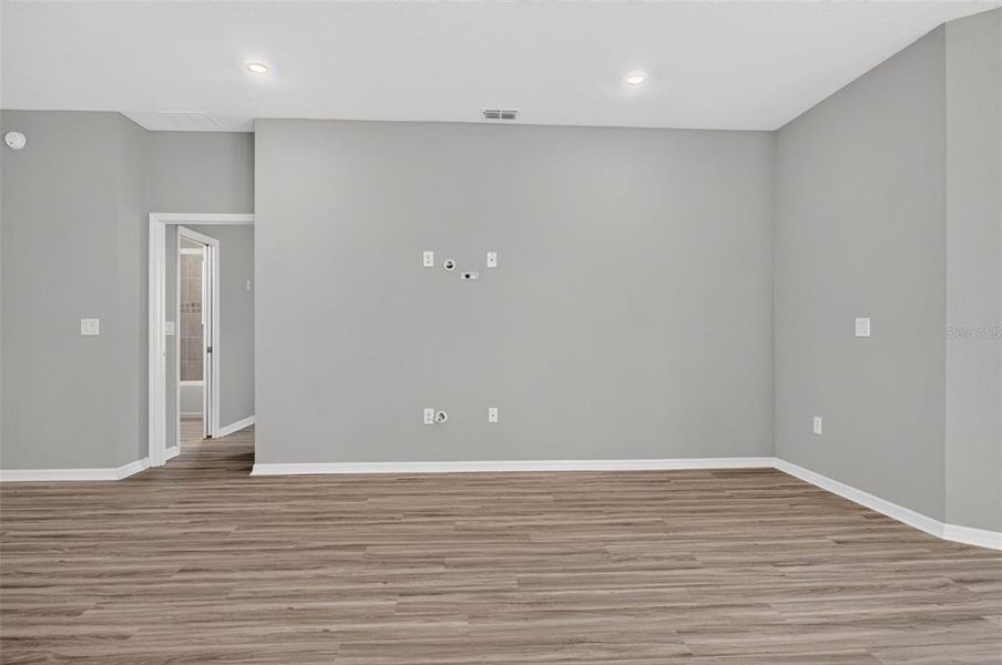 Spacious, unfurnished interior of a new home in , Davenport (Image 55).