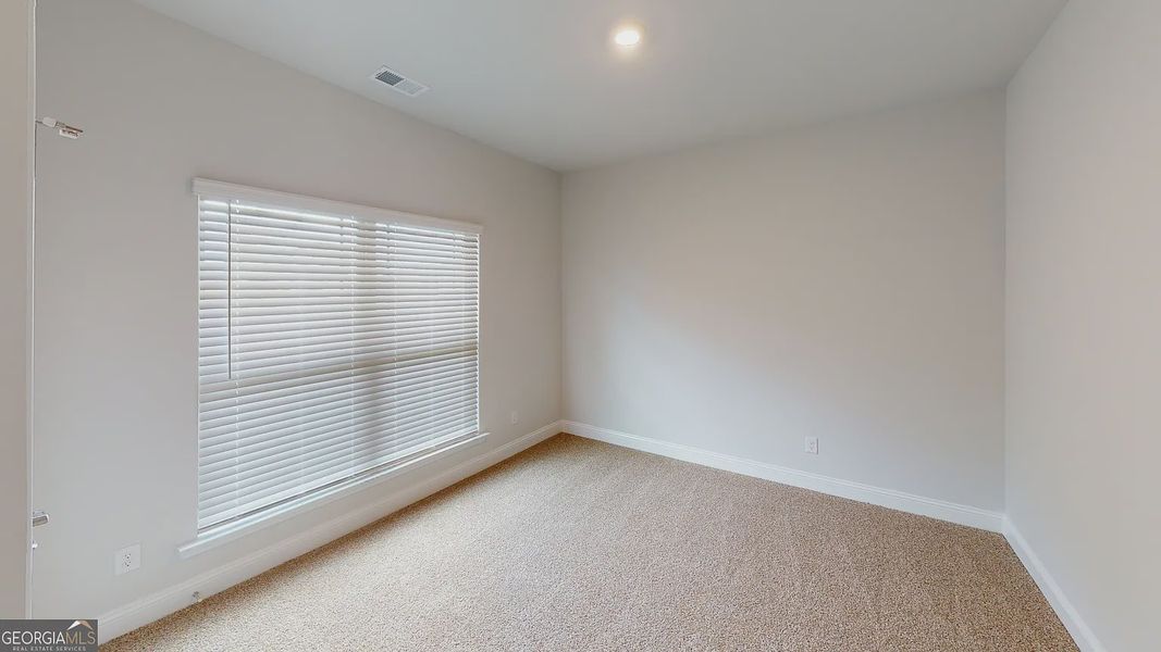 Spacious, unfurnished interior of a new home in Oakview Estates, Macon (Image 26).