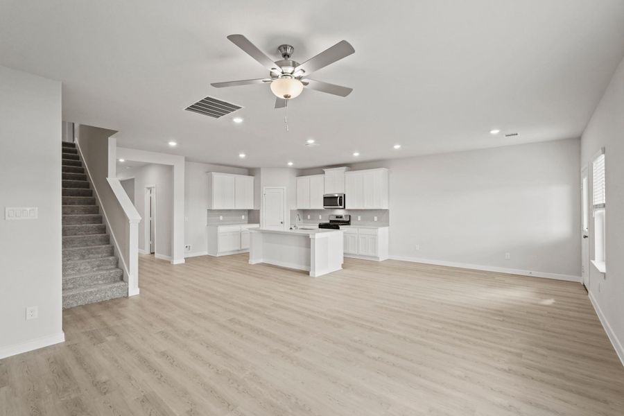 Spacious, unfurnished interior of a new home in Woodshore, Clute (Image 14). Spacious, unfurnished interior of a new home in Woodshore, Clute (Image 14).