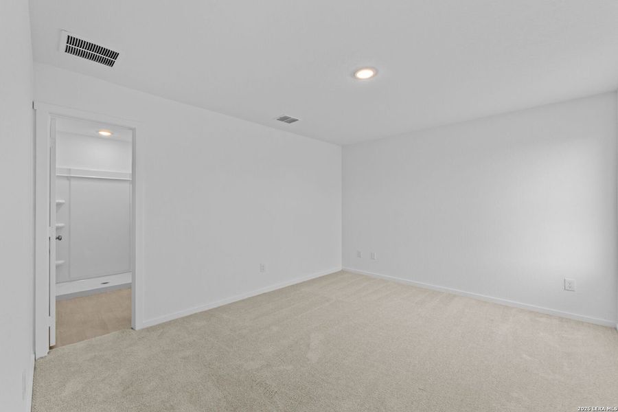 Spacious, unfurnished interior of a new home in Higdon Crossing, San Antonio (Image 16).