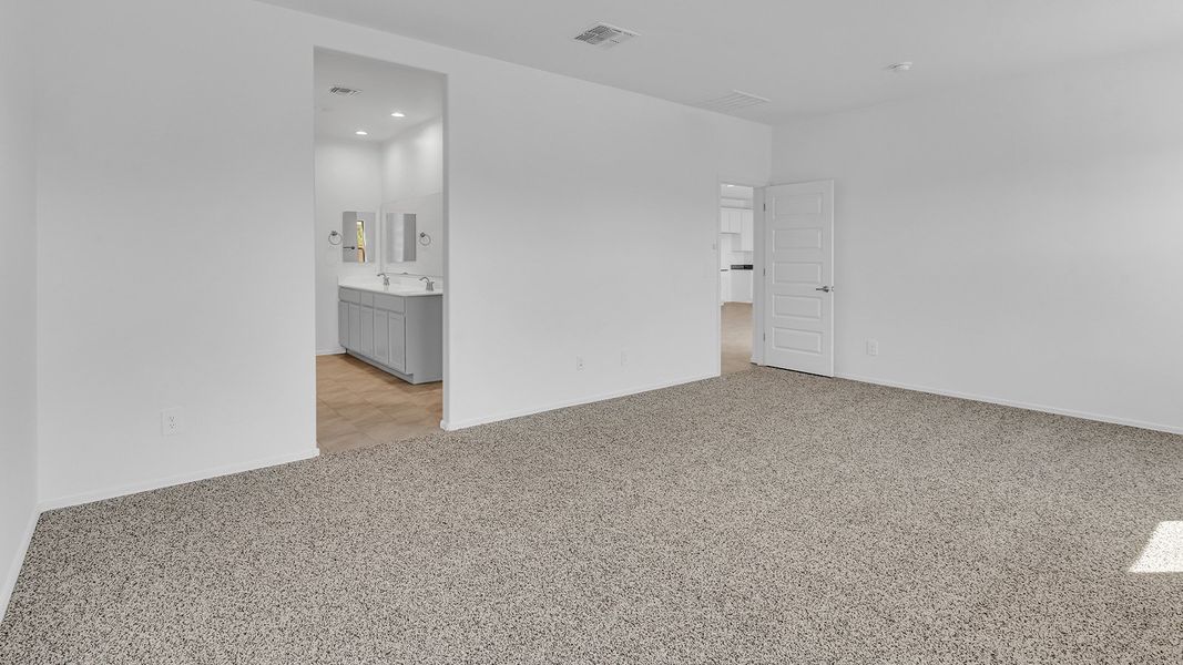 Representative unfurnished interior of a home built from the Pearl by D.R. Horton in Saguaro Bloom, Marana (Image 35).