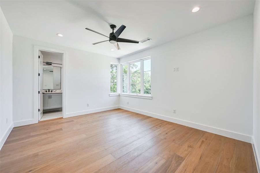Spacious, unfurnished interior of a new home in , Dallas (Image 20).