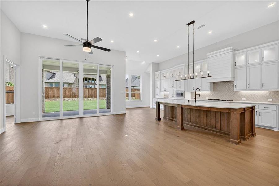 Spacious, unfurnished interior of a new home in Sandbrock Ranch, Aubrey (Image 16). Spacious, unfurnished interior of a new home in Sandbrock Ranch, Aubrey (Image 16).