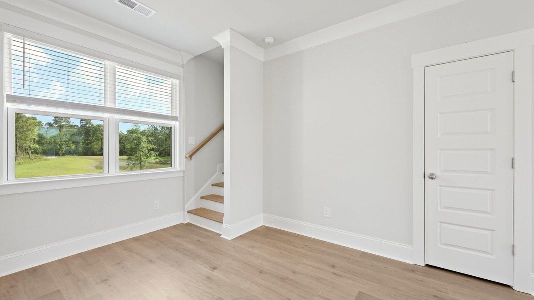 Spacious, unfurnished interior of a new home in Sheep Island, Summerville (Image 35).