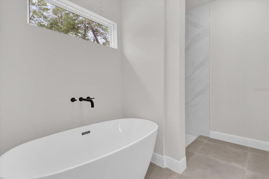 Spacious, unfurnished interior of a new home in , Ocala (Image 24).