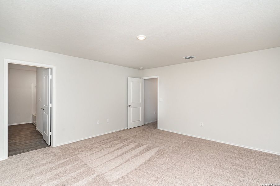 Spacious, unfurnished interior of a new home in Mission Del Lago, San Antonio (Image 24). Spacious, unfurnished interior of a new home in Mission Del Lago, San Antonio (Image 24).