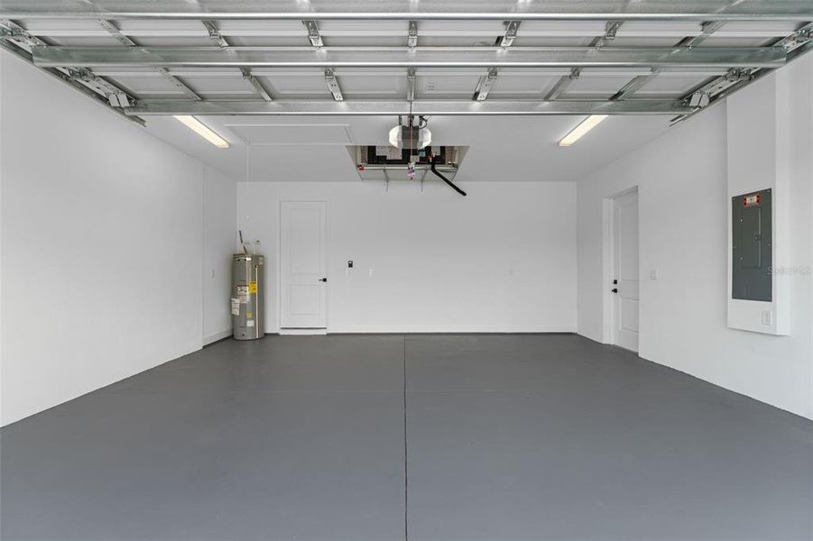 Spacious, unfurnished interior of a new home in , North Port (Image 14).