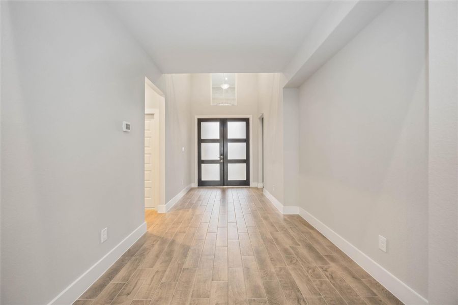 Spacious, unfurnished interior of a new home in Briarwood Crossing, Rosenberg (Image 23).