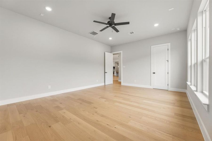 Spacious, unfurnished interior of a new home in Capitol Hill, Anna (Image 21).