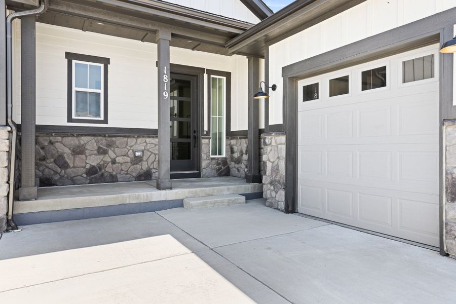 1819 Vista -Front Entryway