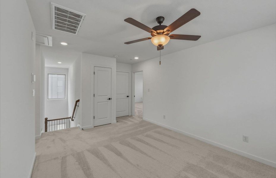 Spacious, unfurnished interior of a new home in Santa Rita Ranch, Liberty Hill (Image 17).