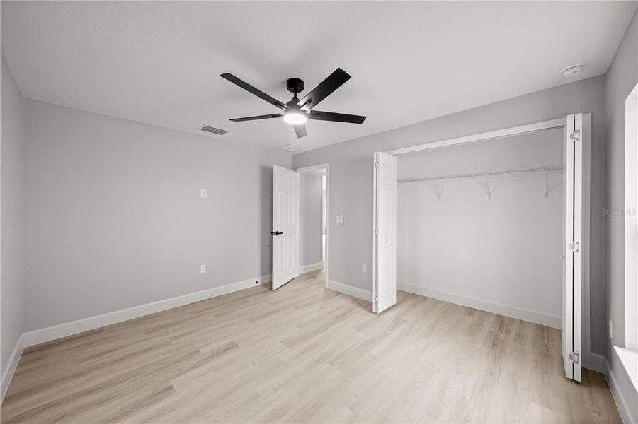 Spacious, unfurnished interior of a new home in , Ocala (Image 23).
