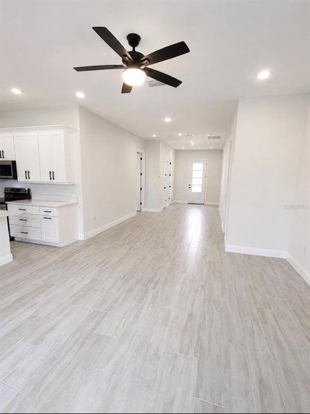 Spacious, unfurnished interior of a new home in , Palm Bay (Image 24).