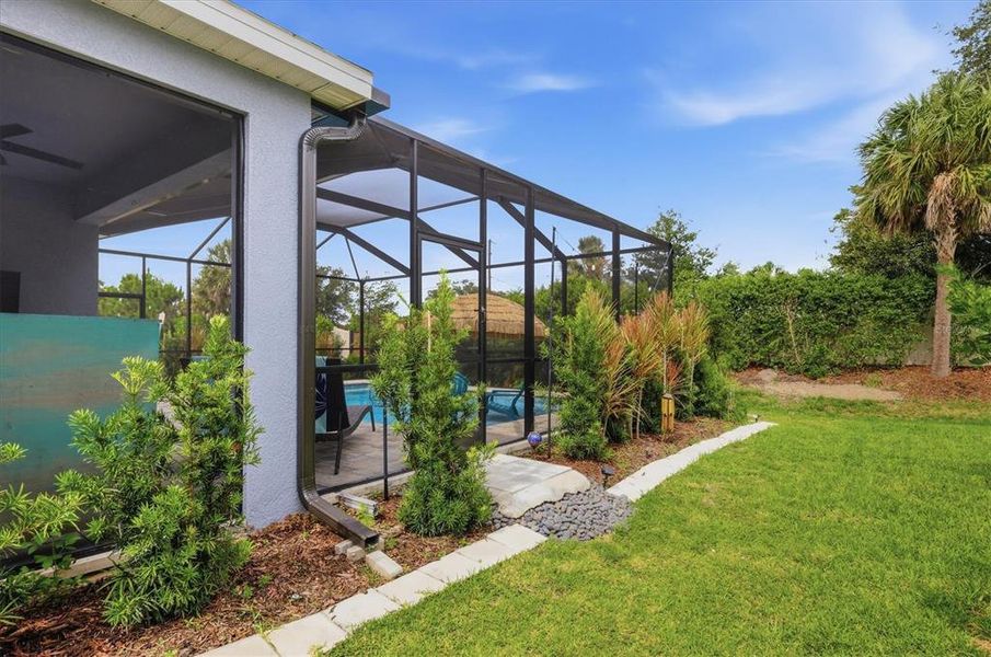 Exterior details and patio area of a home in Palmero, Nokomis (Image 26).