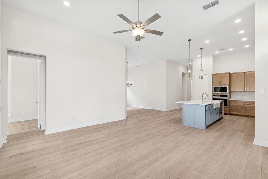 Spacious, unfurnished interior of a new home in ARTAVIA 45' Homesites, Conroe (Image 15).