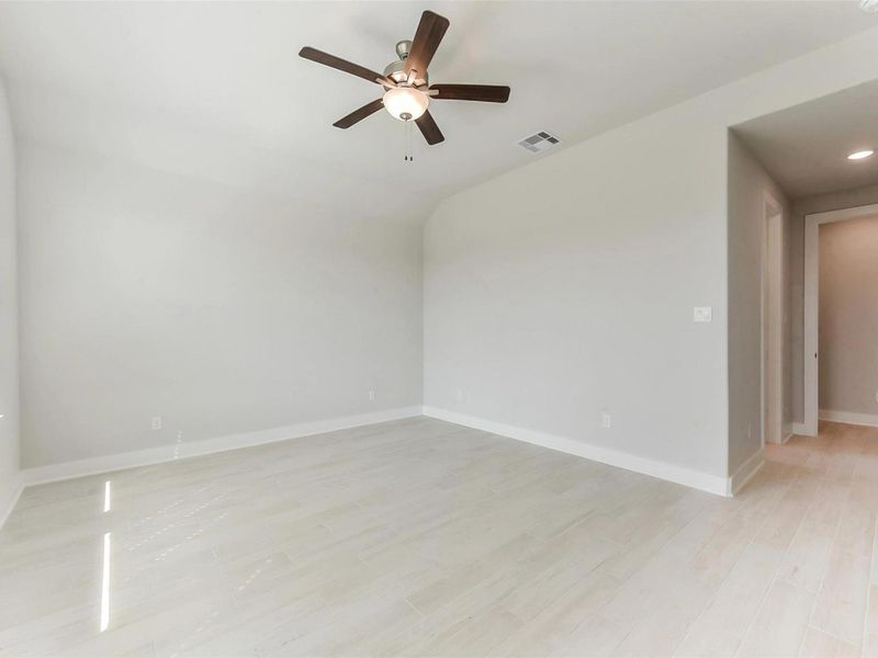 Spacious, unfurnished interior of a new home in Lago Mar, Texas City (Image 27). Spacious, unfurnished interior of a new home in Lago Mar, Texas City (Image 27).