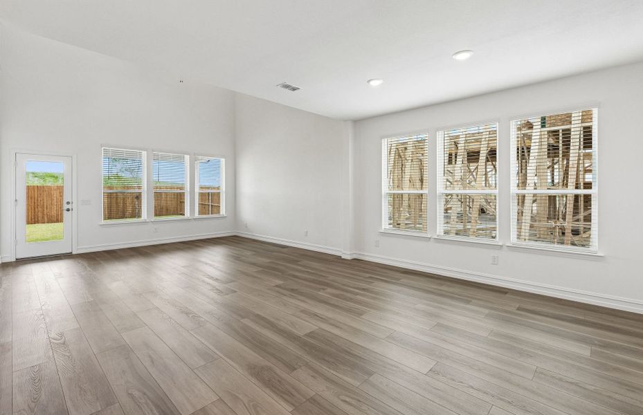 Spacious, unfurnished interior of a new home in Whitewing Trails, Princeton (Image 18).