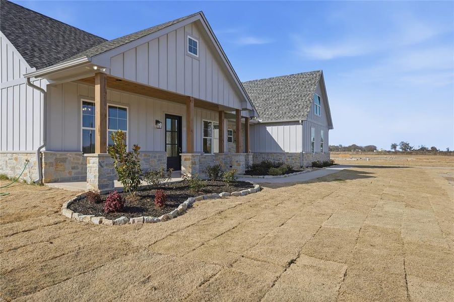 Exterior details and patio area of a home in , Mabank (Image 3). Exterior details and patio area of a home in , Mabank (Image 3).