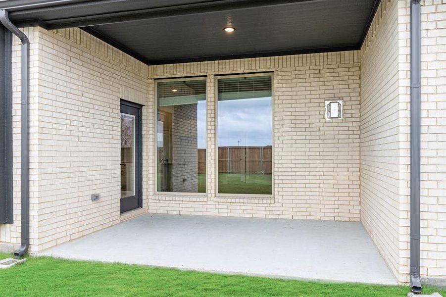 Exterior details and patio area of a home in Meraki, Forney (Image 4).
