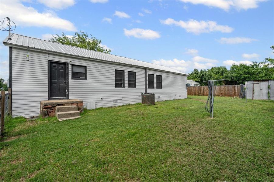 Front exterior of a new home in , Weatherford, TX, highlighting curb appeal (Image 22). Front exterior of a new home in , Weatherford, TX, highlighting curb appeal (Image 22).