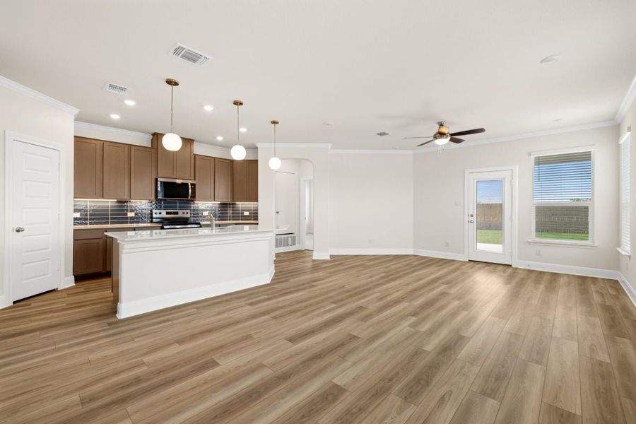 Spacious, unfurnished interior of a new home in Overlook Ranch, Georgetown (Image 11).